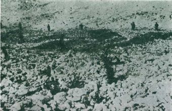 Grobovi ubijenih. Talijanski vojnici oko grobova. (talijanski snimak 1941).