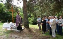 Na groblju u srpskom selu Gornje Selište kod Gline na Baniji u subotu, 7. avgusta održan je parastos srpskim civilnim žrtvama Oluje.
