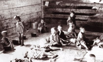 Дјеца у логору 