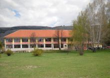Основна школа Иван Горан Ковачић у Ливну. Мјесто гдје су затварани Срби са подручја Ливна и околине.