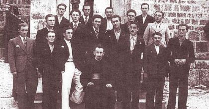 Отац Лука Вукмановић са ученицима Богословије на Цетињу 1937. године