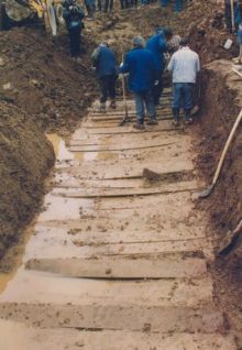 Откопавање масовне гробнице у Мркоњић Граду 1996