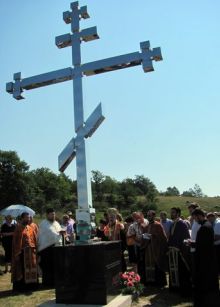 Парастос код спомен-крста у Бравском код Босанског Петровца