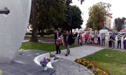Полагање вијенаца на централном спомен обиљежју у Градишци