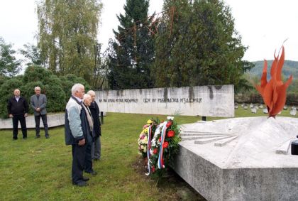Полагање вијенаца на спомен-обиљежје у Великом Паланчишту