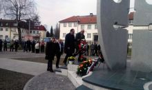 Положени вијенци на централно спомен-обиљежје у Градишци поводом дана 19. србобранске  бригаде