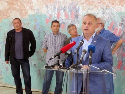 Предсједник Одбора за подизање споменика Горан Весић