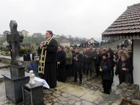 Служен парастос у Братунцу погинулим Србима из Сарајева