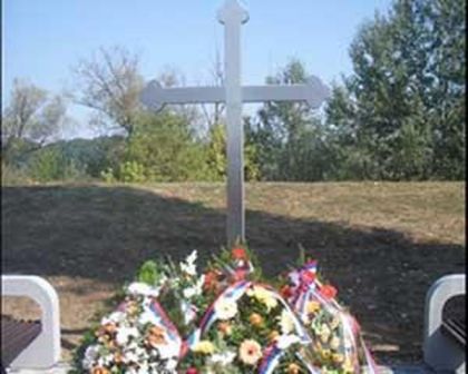 Спомен крст у Козарској Дубици
