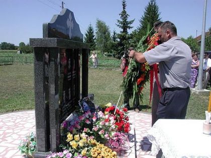 Споменик погинулим борцима ВРС у Рогољима код Градишке