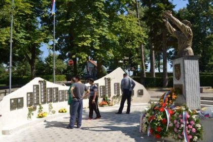 Споменик погинулим борцима у Прњавору