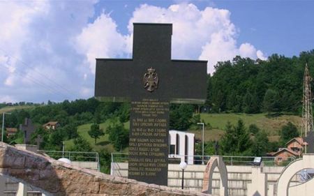 Споменик страдалим Србима у Кравици