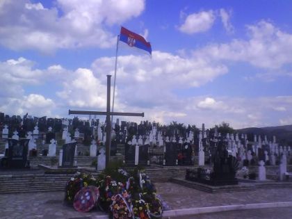 Српско војничко гробље у Братунцу (Фото: 1389.org.rs)
