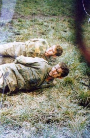 Заробљени
 српски војници пред погубљење