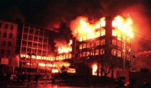 Зграда РТС-а у пламену послије бомбардовања НАТО зликоваца