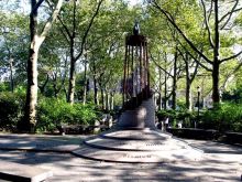 Главни споменик  у меморијалном комплексу у Бруклину, Њујорк | Glavni spomenik u memorijalnom kompleksu u Bruklinu, Njujork