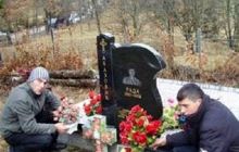 На гробу Раде Абазовић