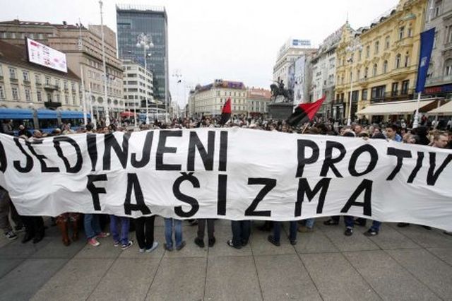 tl_files/ug_jadovno/img/preporucujemo/2015/Protesti_antifasista_na_trgu_Bana_Jelacica.jpg