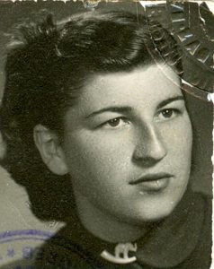 Nada Krajnović, udana Pejnović, Nikolina mlađa sestra, snimljena 1953.