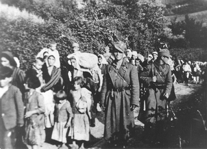 Усташе спровoде децу и жене са Козаре © WIKIPEDIA/MUZEJ ISTORIJE JUGOSLAVIJE