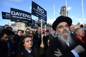 Јевреји на скупу у Лондону траже заштиту своје нације / Фото ЕПА