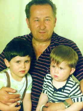 Deda Milan sa unucima Vedranom i Lukom, 1986. godine