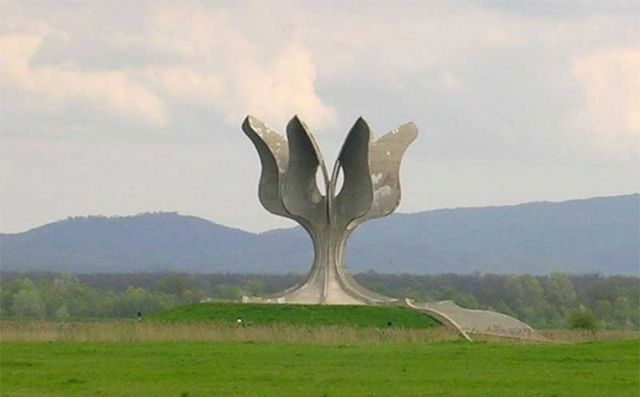 tl_files/ug_jadovno/img/stratista/2015/Jasenovac_kameni_cvijet.jpg