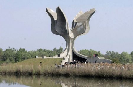 Spomenik u Jasenovcu