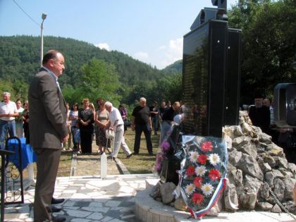 Polaganje vijenaca u mjestu Kukavice kod Rogatice