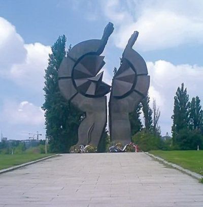 Spomenik žrtvama logora Sajmište, rad vajara Miodraga Popovića