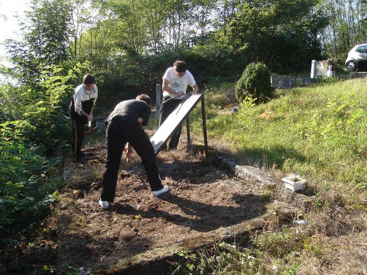 Akcija Svetosavske omladinske zajednice Prnjavor na uređenju spomen obilježja pobijenim Srbima u selu Kremna