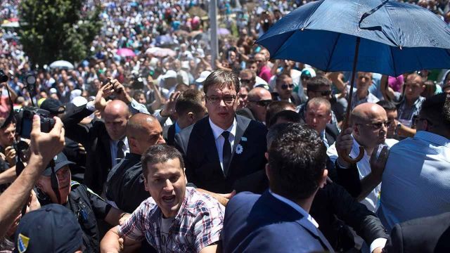 Napad na premijera Srbije Aleksandra Vučića u Potočarima