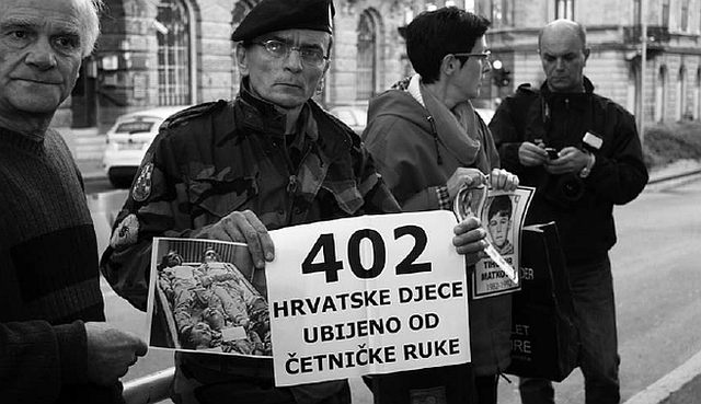 Prosvjed protiv održavanja predstave Aleksandra Zec u Rijeci (FOTO: SNV)