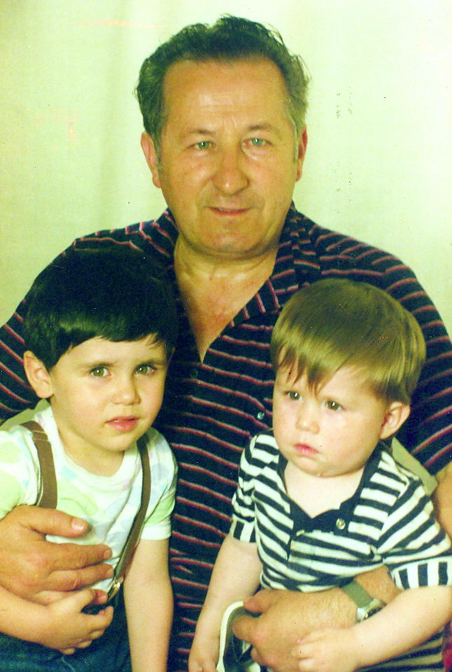 Deda Milan sa unucima Vedranom i Lukom, 1986. godine