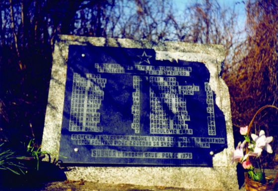 Oštećeni spomenik stradalima na Trandlerovoj djetelini