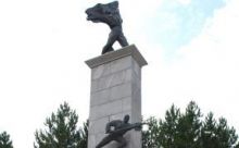 Споменик у Србу