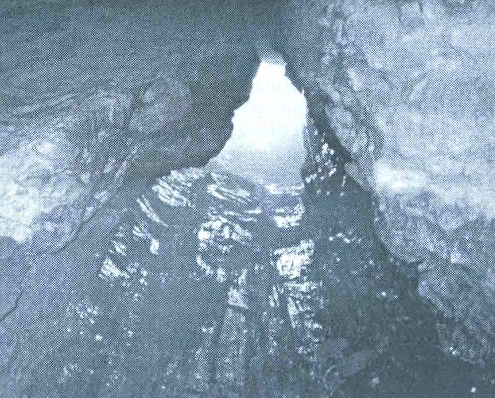 Pogled sa dna jame Ravni dolac