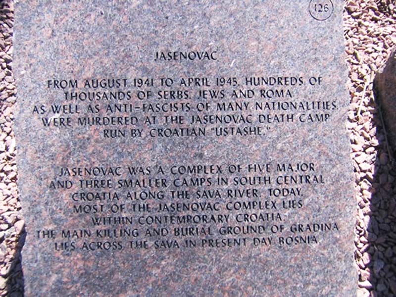 Spomenik jasenovačkim žrtvama u memorijalnom kompleksu Bruklinu|Spomenik Jasenovačkim žrtvama u memorijalnom kompleksu u Bruklinu