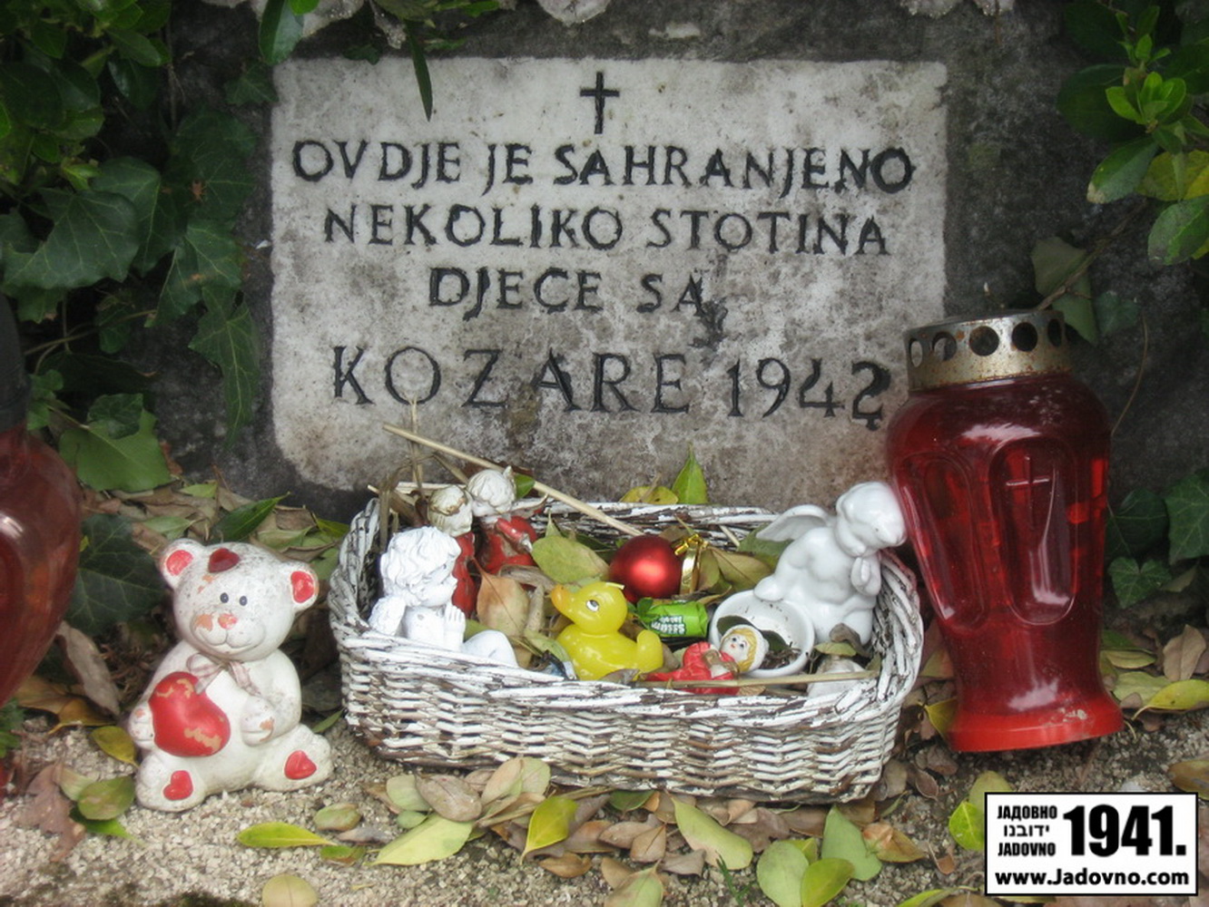 Spomenik srpskoj djeci sa Kozare na zagrebačkom groblju Mirogoj