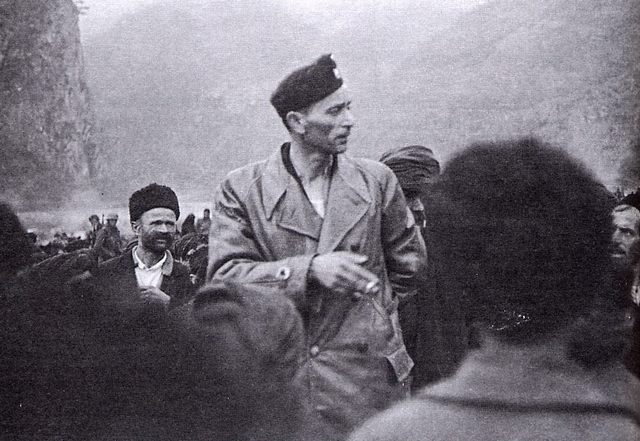 Komandant Crne Legije, pukovnik Jure Francetić u Starom Brodu, na obali Drine 1942.