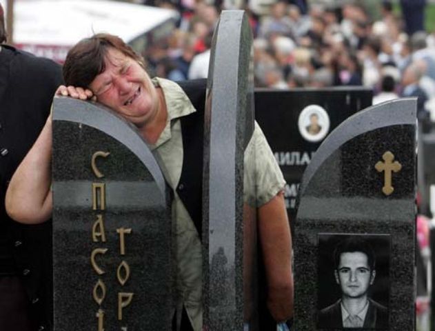 Bratunac_godisnjica_Vojnicko_groblje_Naser_Oric_Srebrenica.jpg