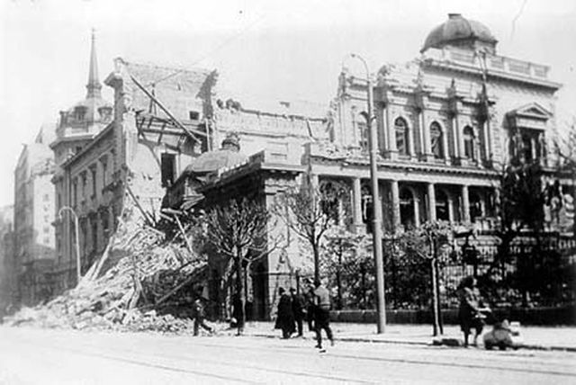 Srusene_zgrade_poslije_njemackog_bombardovanja_Beograda_1941.jpg