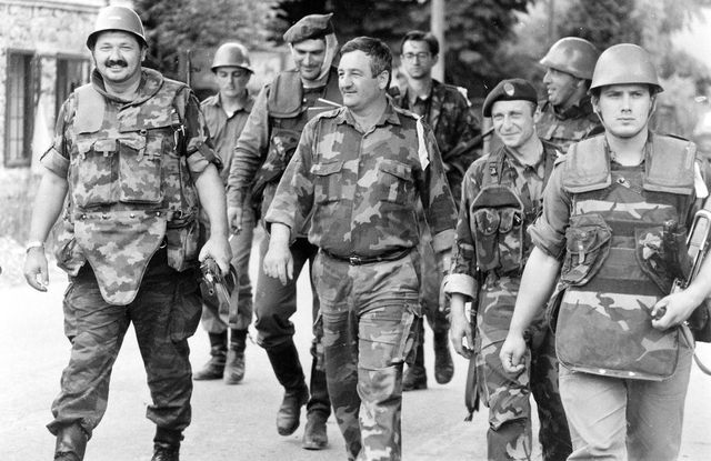 Припадиници Првог краjишког корпуса под вођством пуковника Новице Симића улазе у Модричу 1992. године