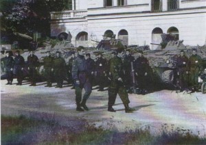 Postrojena Srpska garda Ilidža ispred hotela Srbija