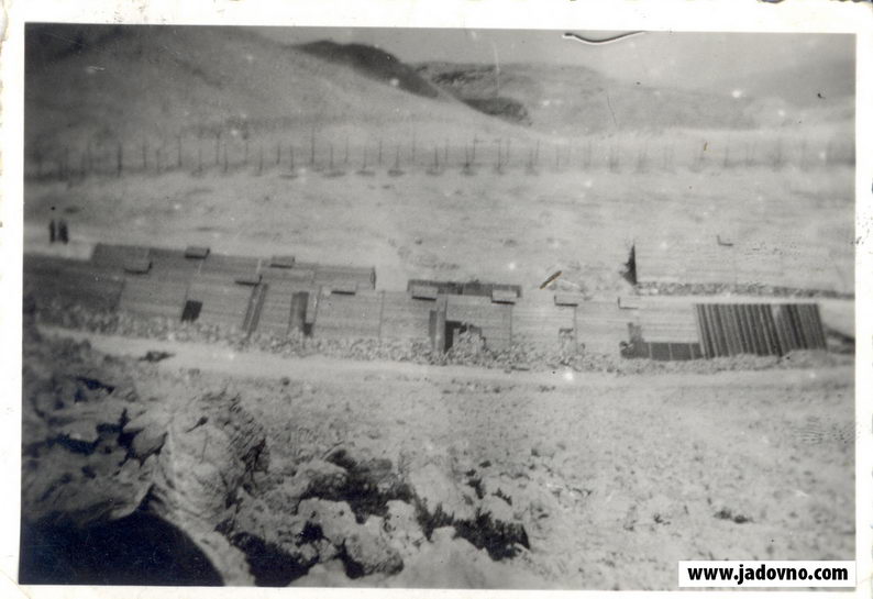 Početak gradnje drvenih baraka u Slani u lipnju 1941.