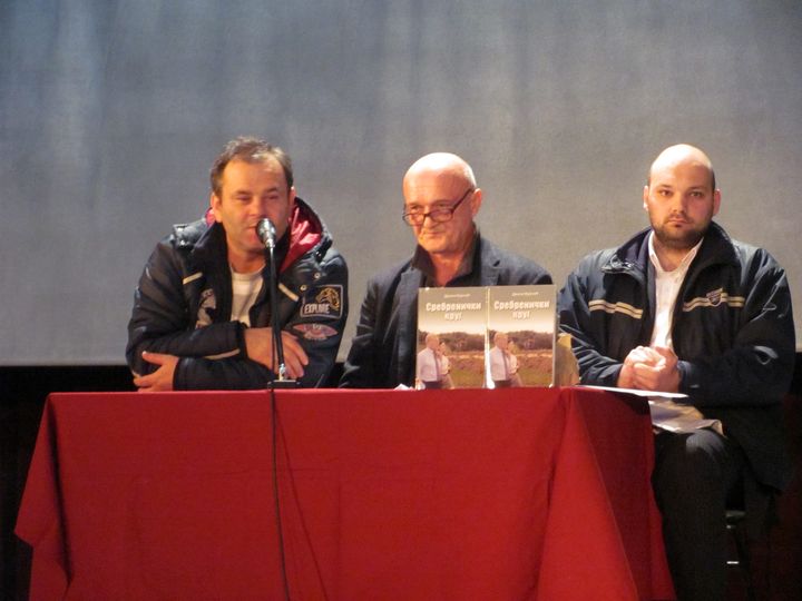 U Kulturnom centru Pale večeras je promovisana knjiga "Srebrenički krug" novinara i publiciste iz Beograda Dragana Vujičića i prikazan film "Srebrenica-izdani grad" reditelja Ole Flumana.