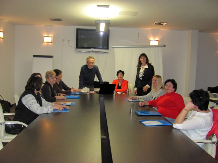 Informatička radionica na kojoj učestvuju predstavnice četiri regionalna odbora Udruženja žena žrtava rata Republike Srpske.