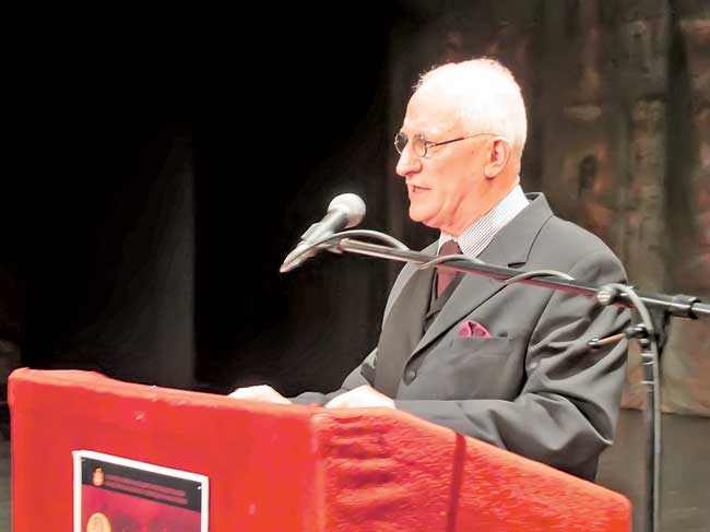 Матија Бећковић на свечаној академији у Ваљеву (Фото С. Ћирић)