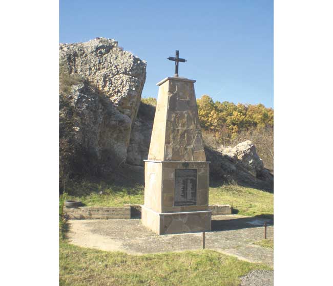 Spomenik streljanim sveštenicima (Foto Skupština opština Bela Palanka)