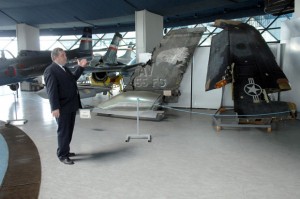 Делови обореног авиона у музеју